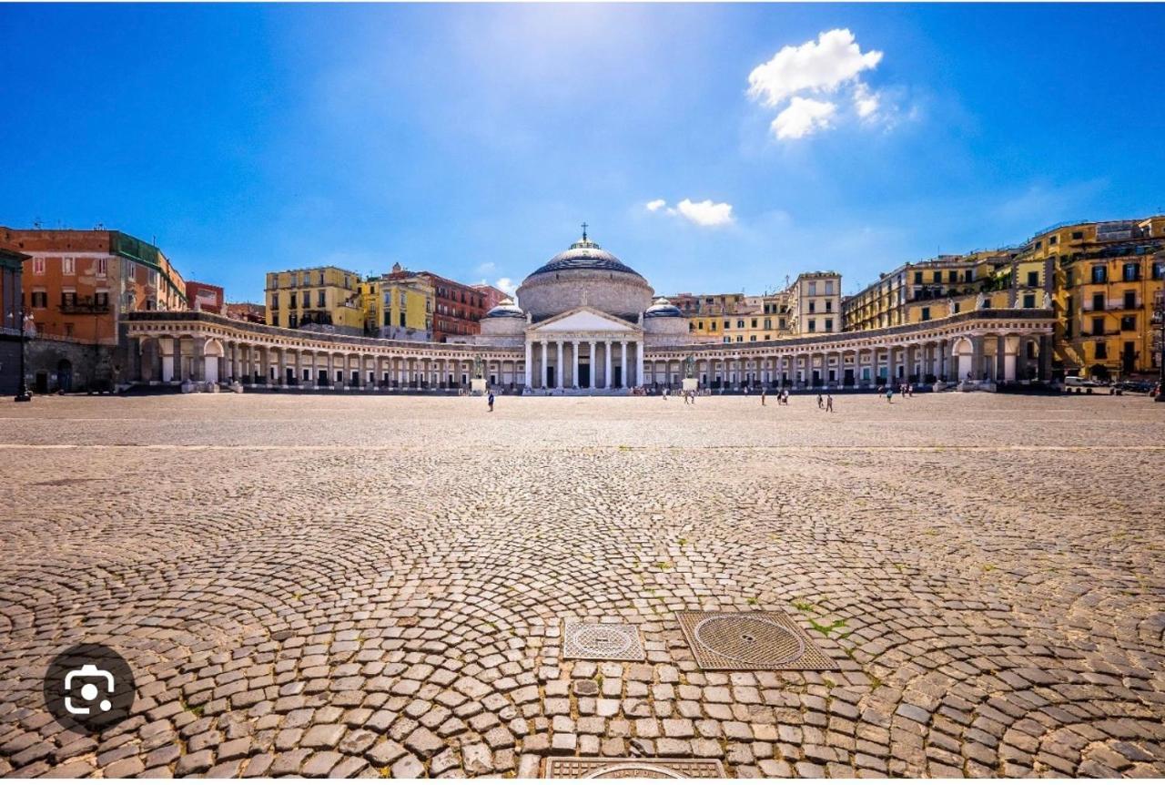 La Casa Di Sarah Aspetta Voi Apartment Napoli Bagian luar foto