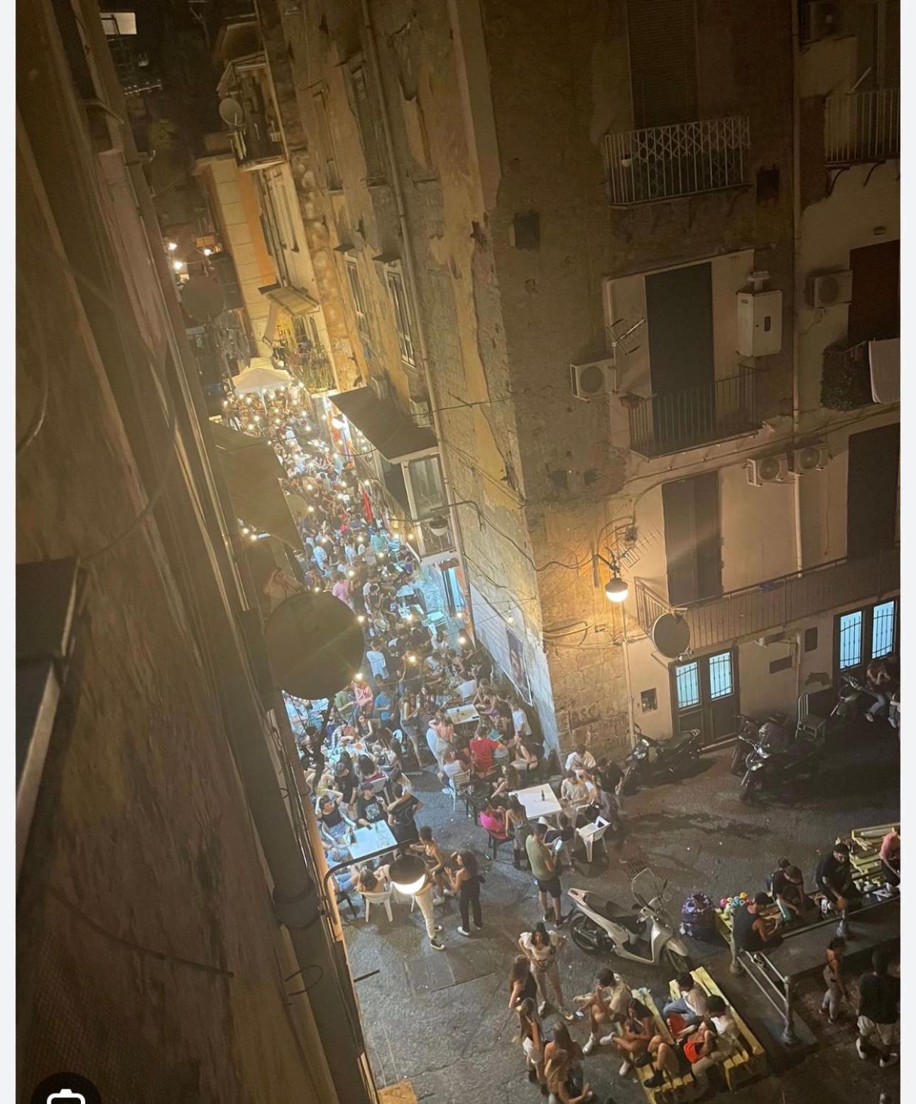 La Casa Di Sarah Aspetta Voi Apartment Napoli Bagian luar foto