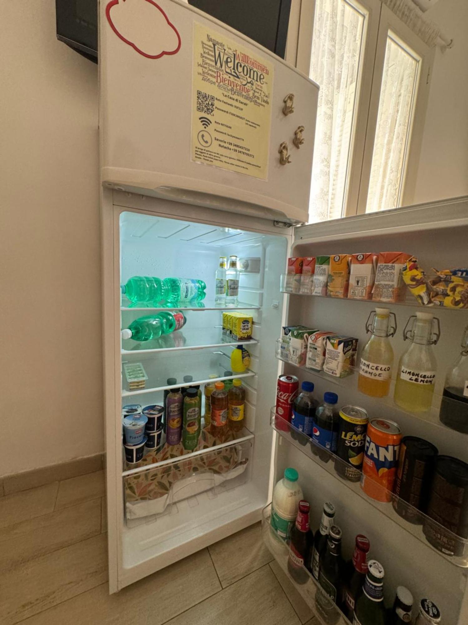 La Casa Di Sarah Aspetta Voi Apartment Napoli Bagian luar foto
