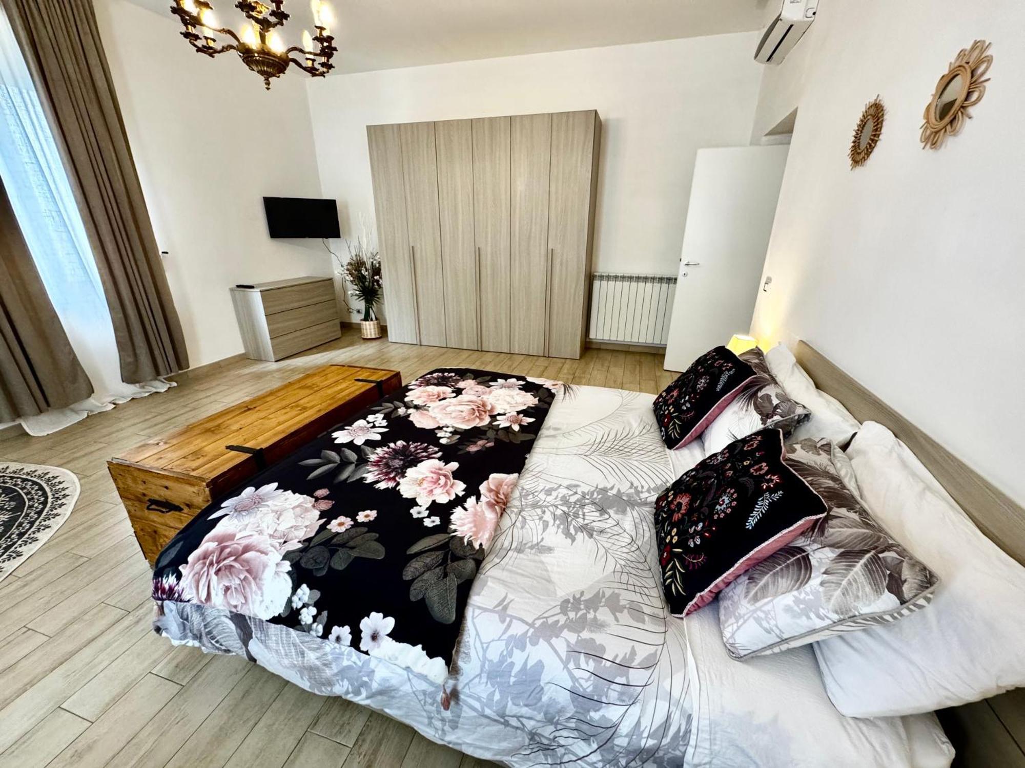 La Casa Di Sarah Aspetta Voi Apartment Napoli Bagian luar foto