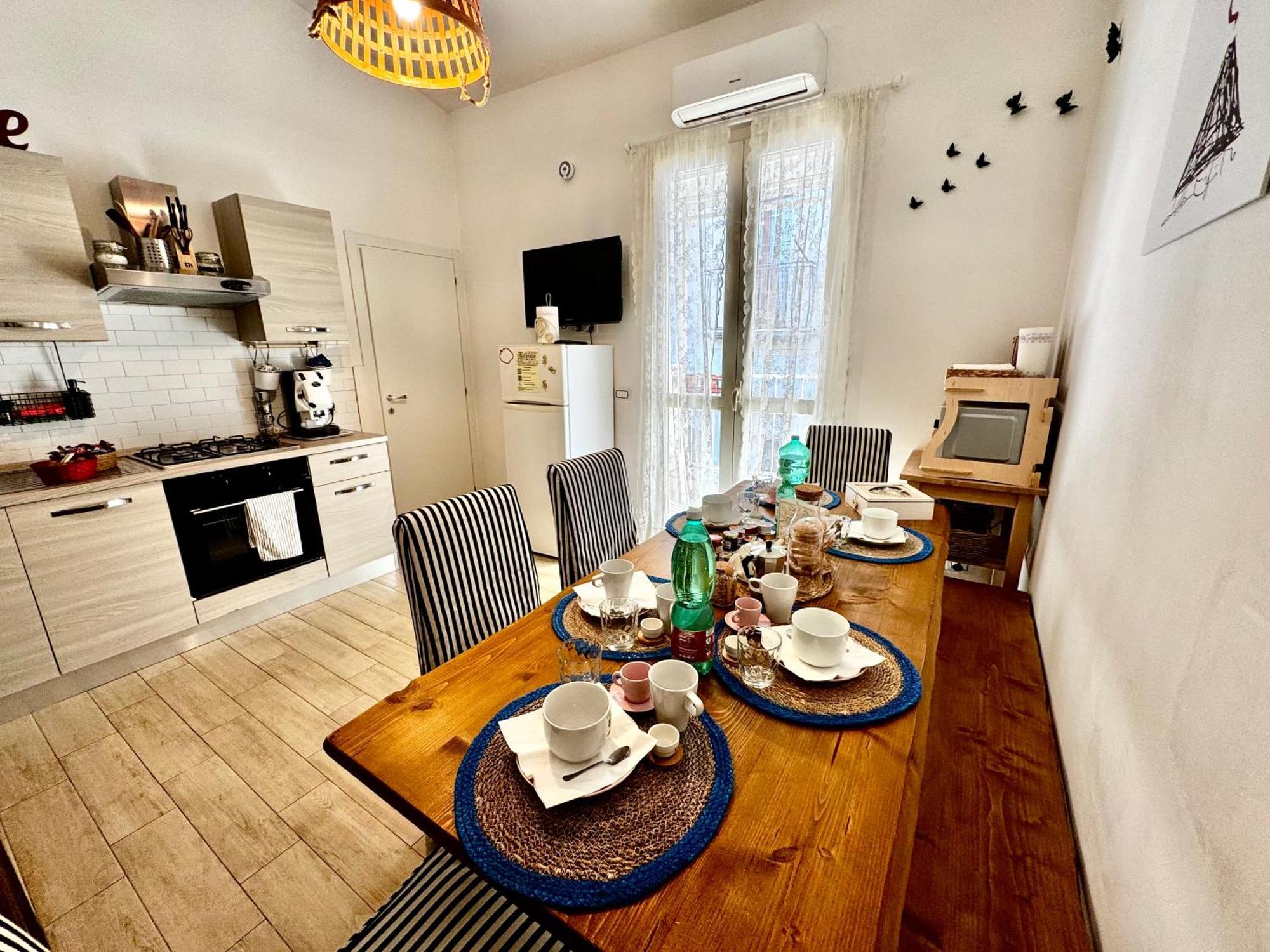 La Casa Di Sarah Aspetta Voi Apartment Napoli Bagian luar foto