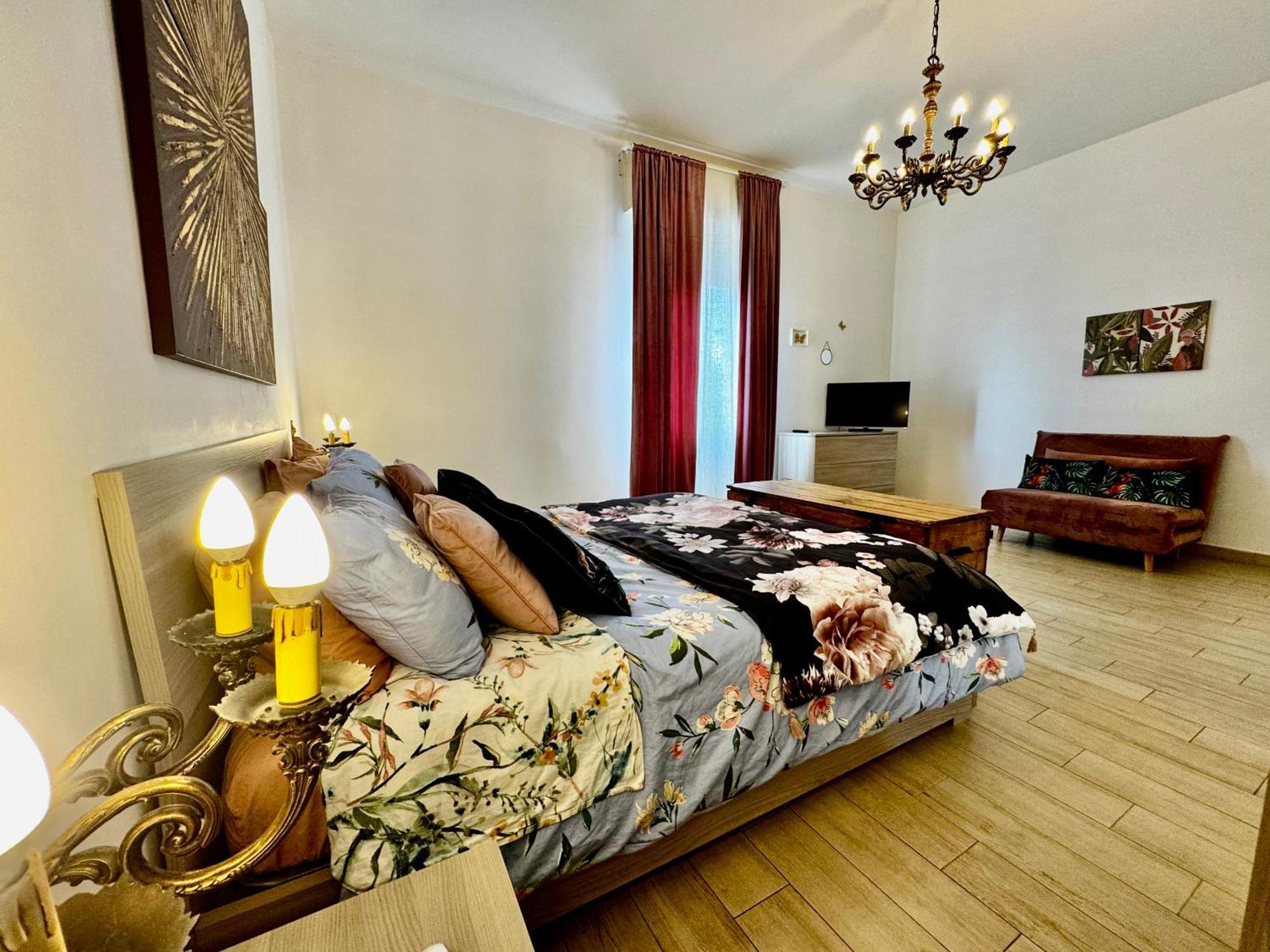 La Casa Di Sarah Aspetta Voi Apartment Napoli Bagian luar foto