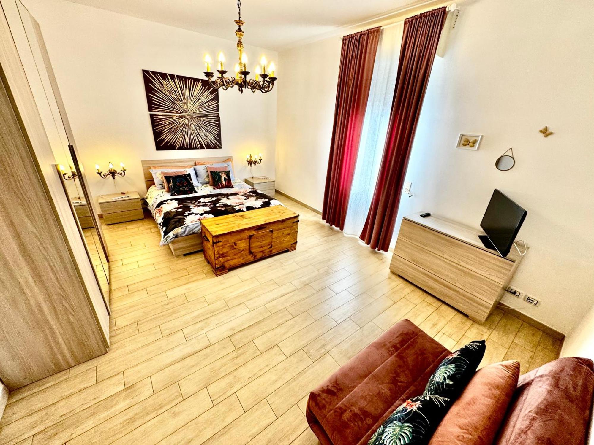 La Casa Di Sarah Aspetta Voi Apartment Napoli Bagian luar foto