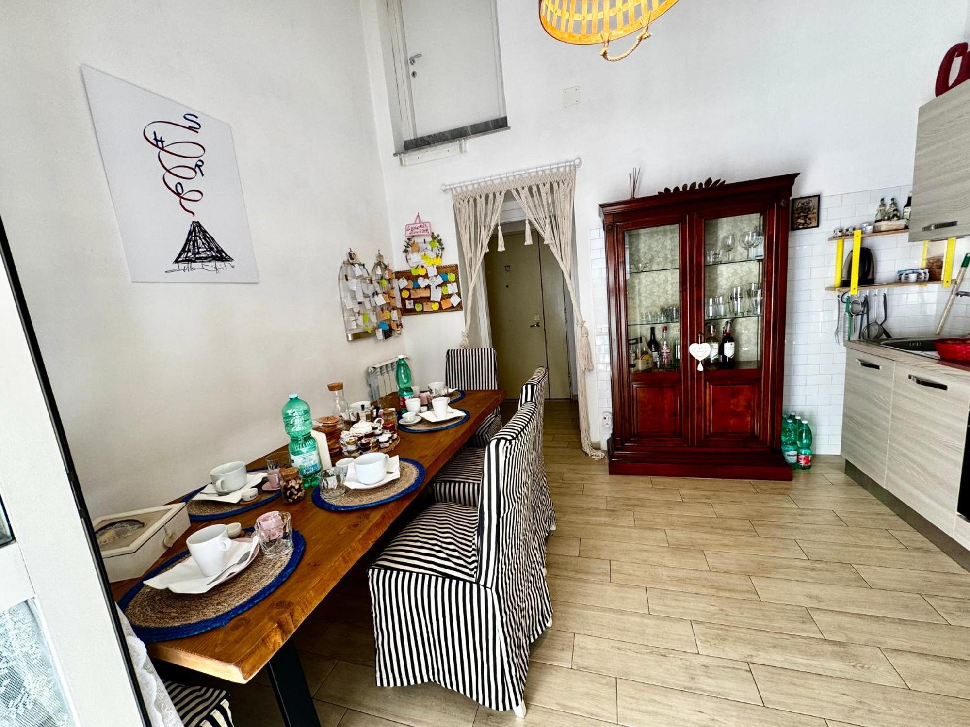 La Casa Di Sarah Aspetta Voi Apartment Napoli Bagian luar foto
