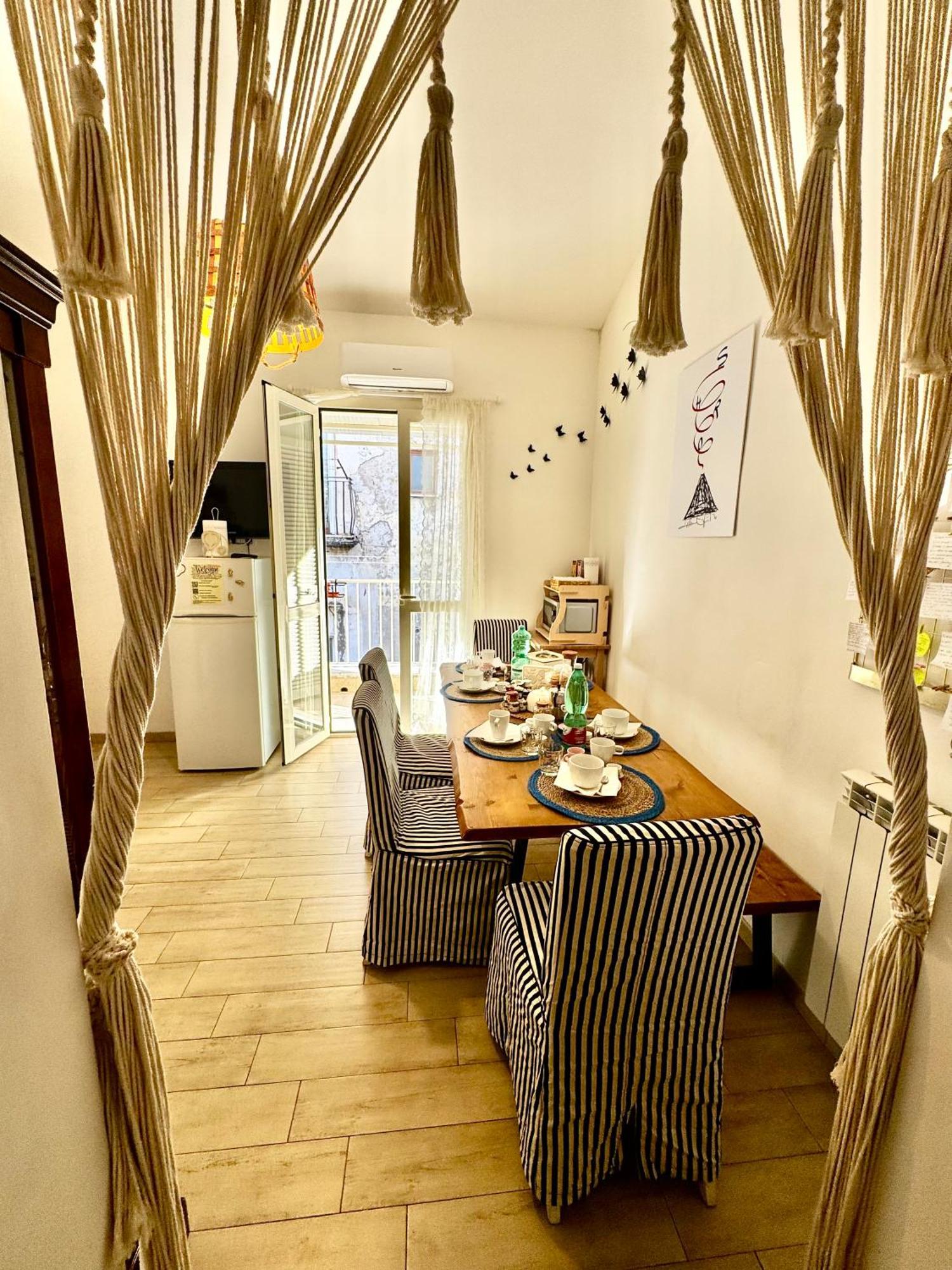 La Casa Di Sarah Aspetta Voi Apartment Napoli Bagian luar foto
