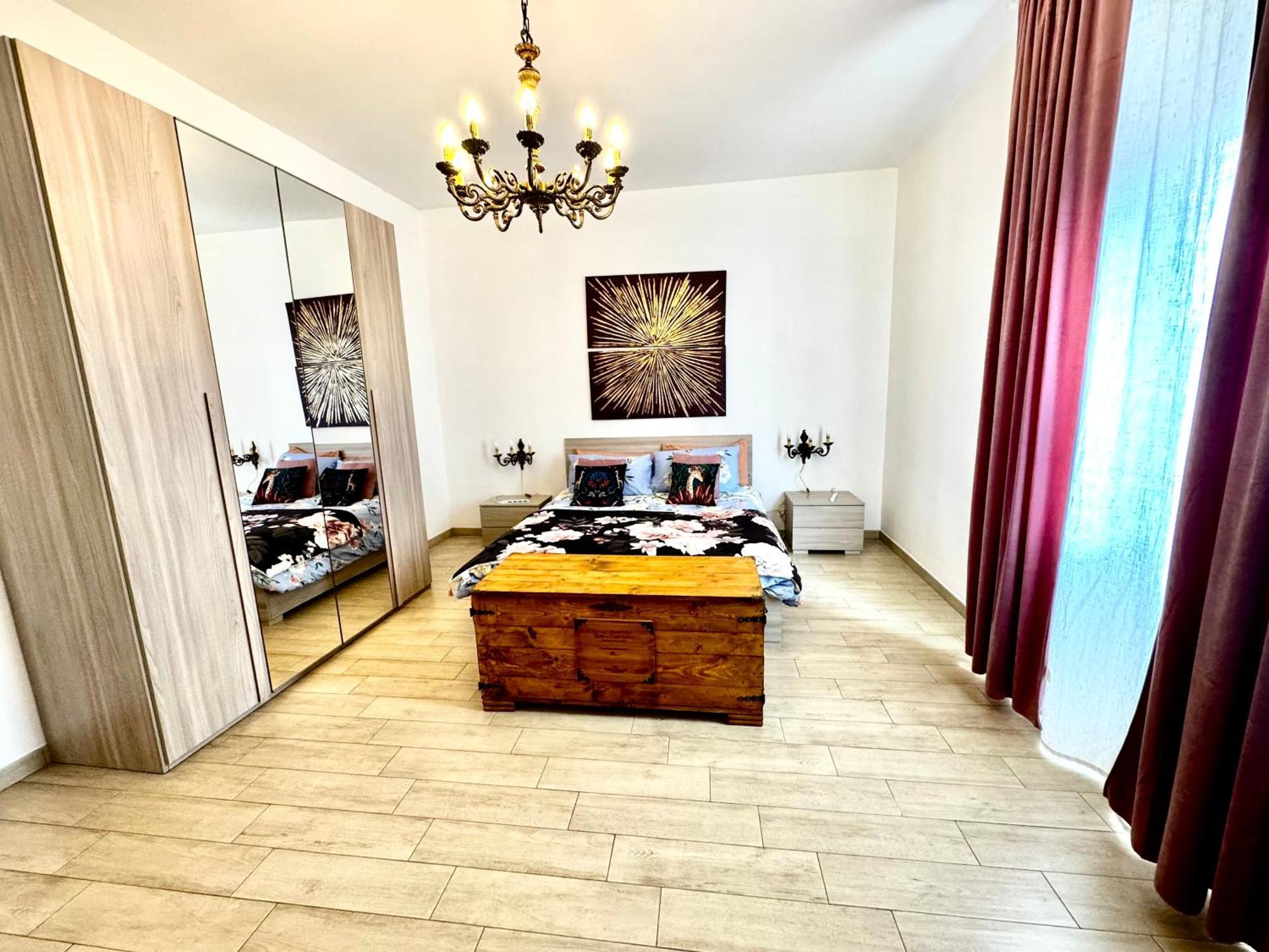 La Casa Di Sarah Aspetta Voi Apartment Napoli Bagian luar foto