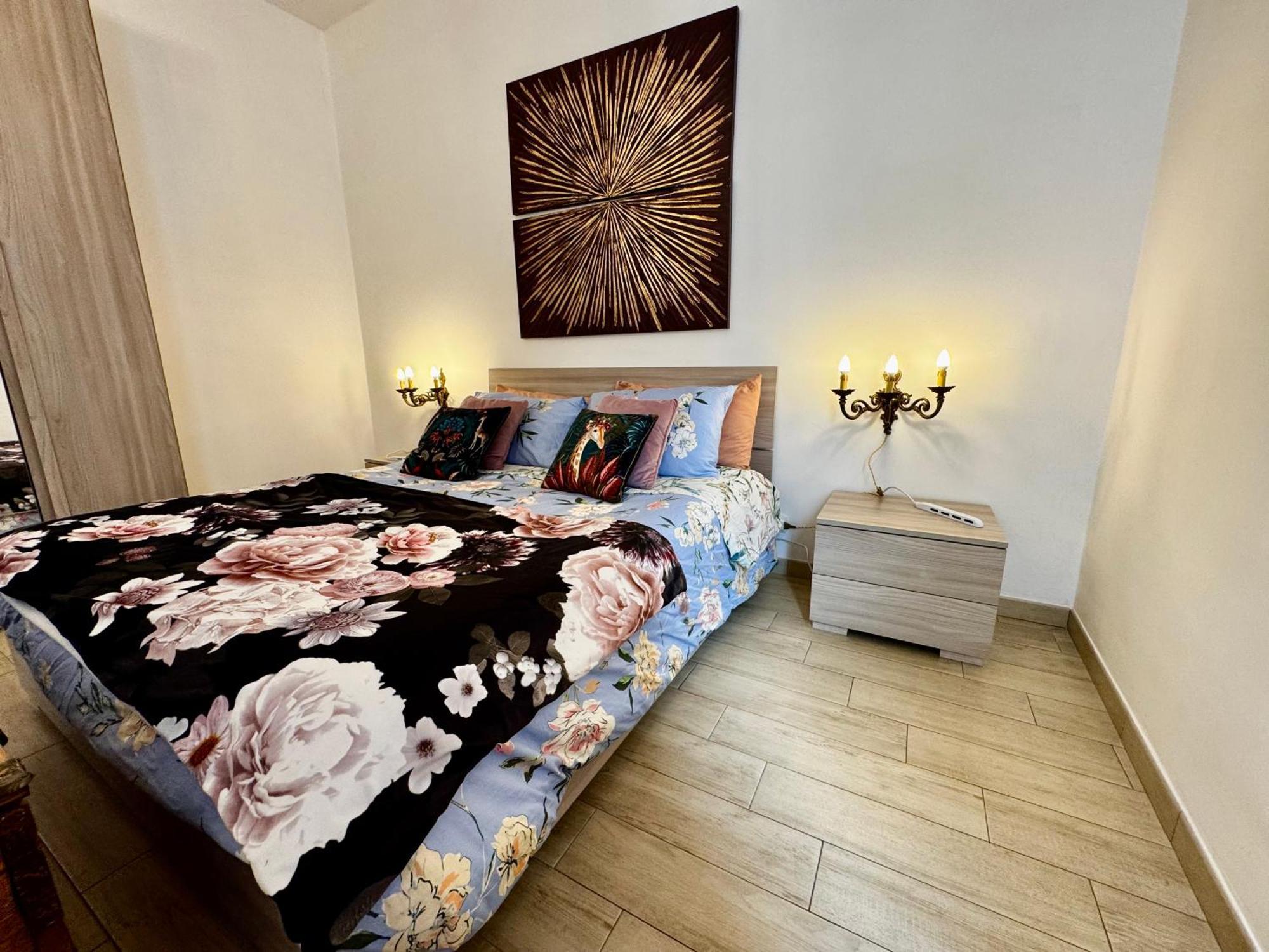 La Casa Di Sarah Aspetta Voi Apartment Napoli Bagian luar foto