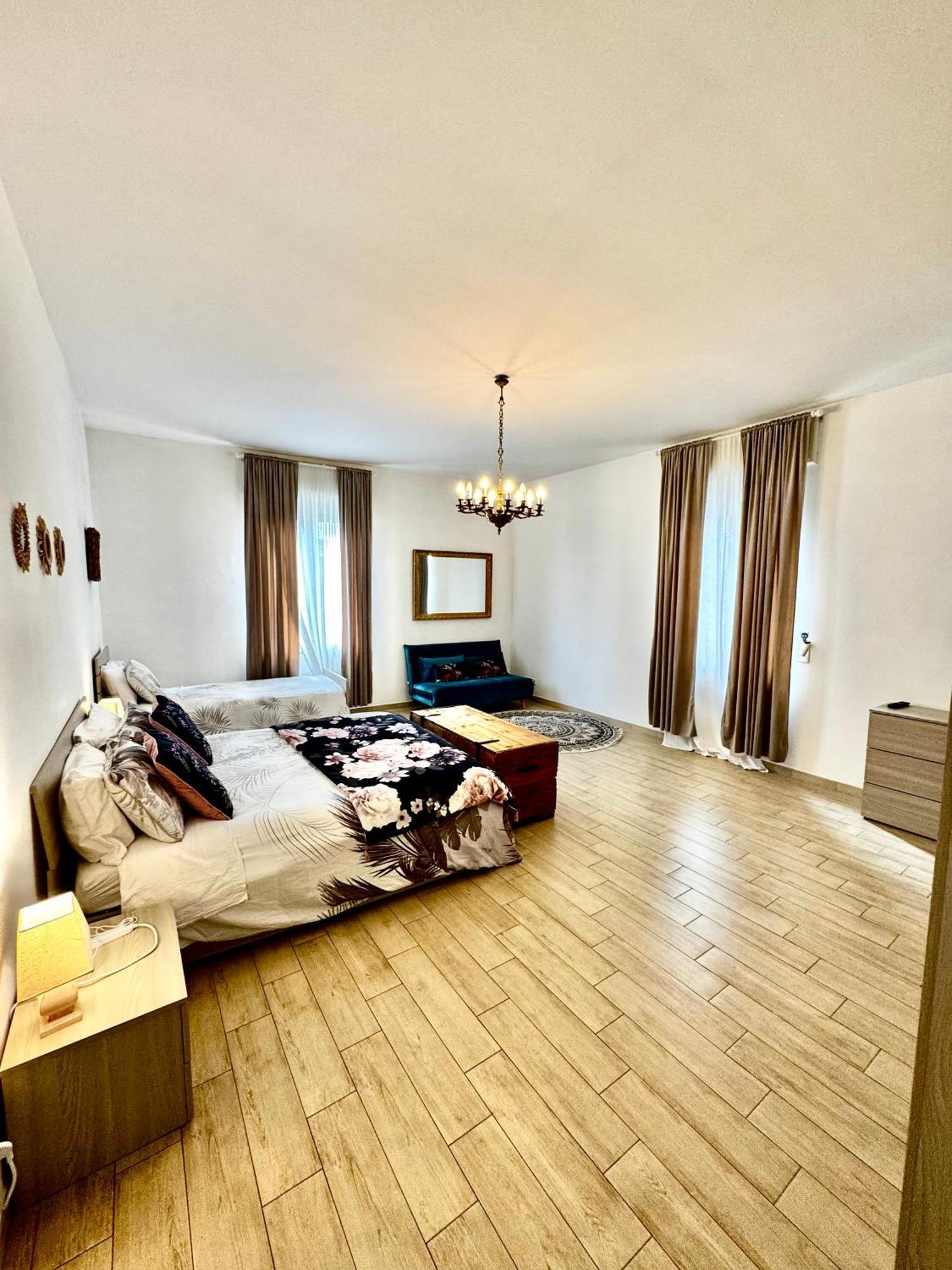 La Casa Di Sarah Aspetta Voi Apartment Napoli Bagian luar foto