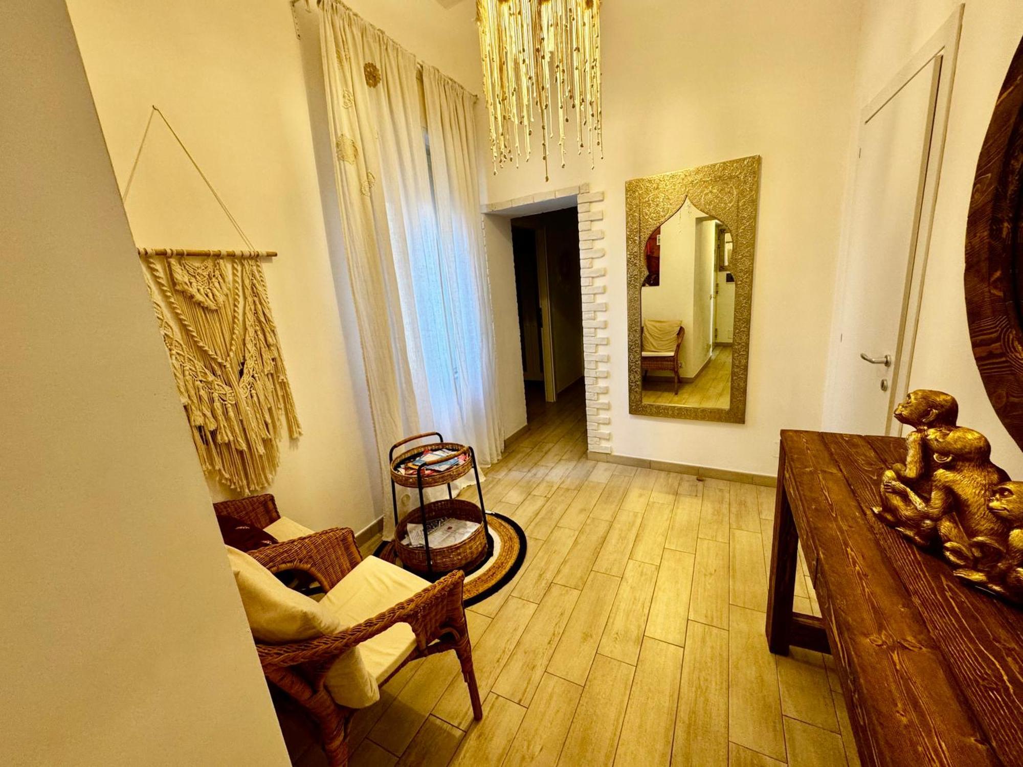 La Casa Di Sarah Aspetta Voi Apartment Napoli Bagian luar foto