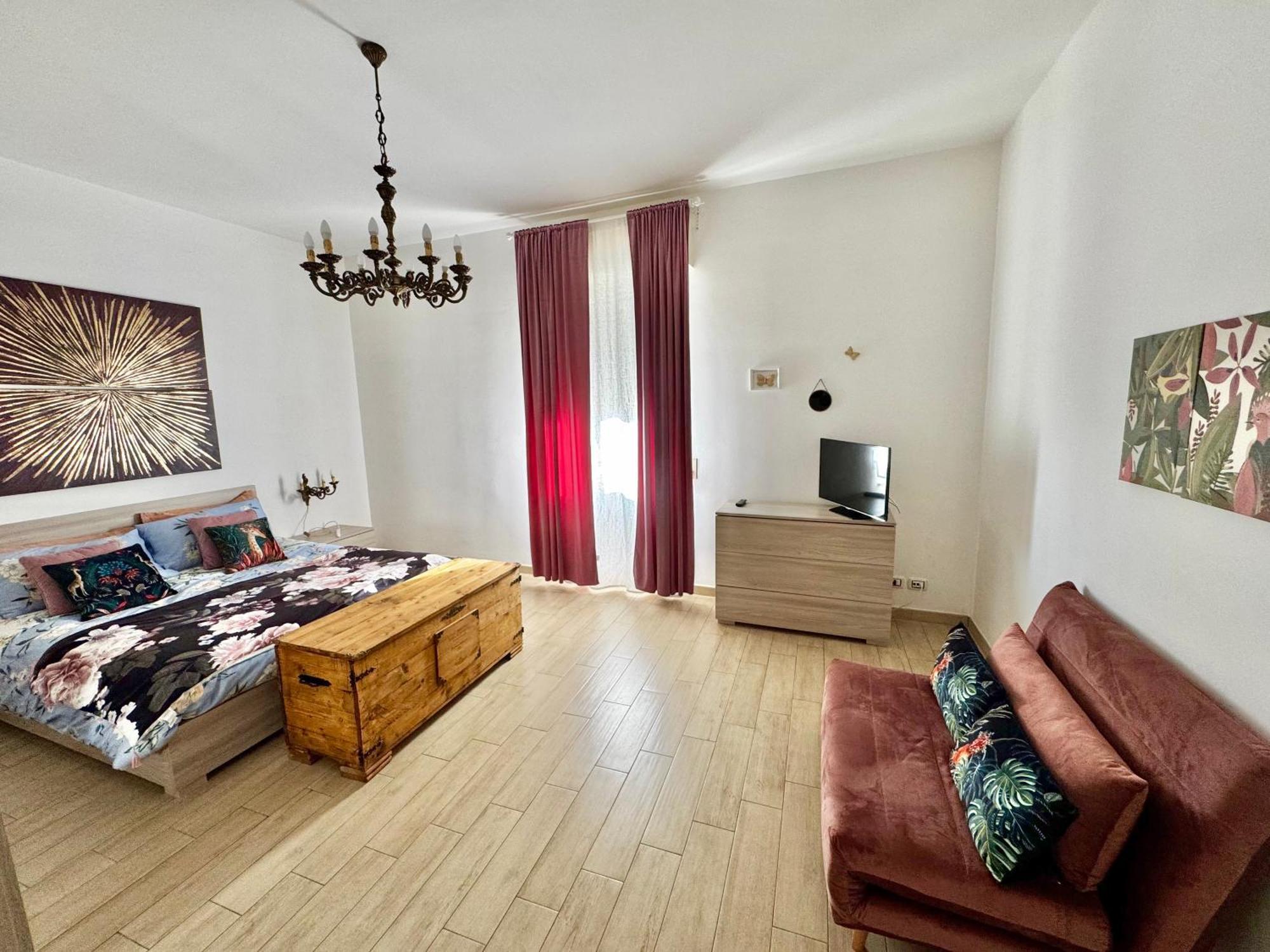 La Casa Di Sarah Aspetta Voi Apartment Napoli Bagian luar foto