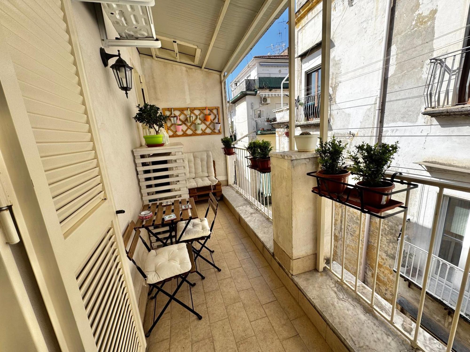 La Casa Di Sarah Aspetta Voi Apartment Napoli Bagian luar foto