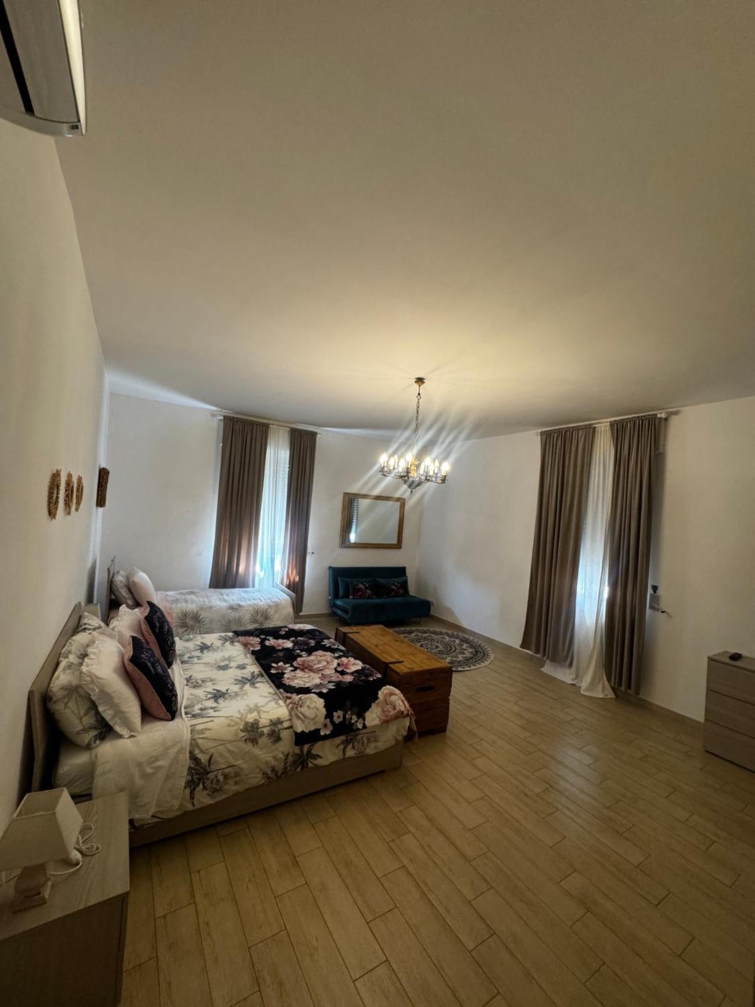 La Casa Di Sarah Aspetta Voi Apartment Napoli Bagian luar foto