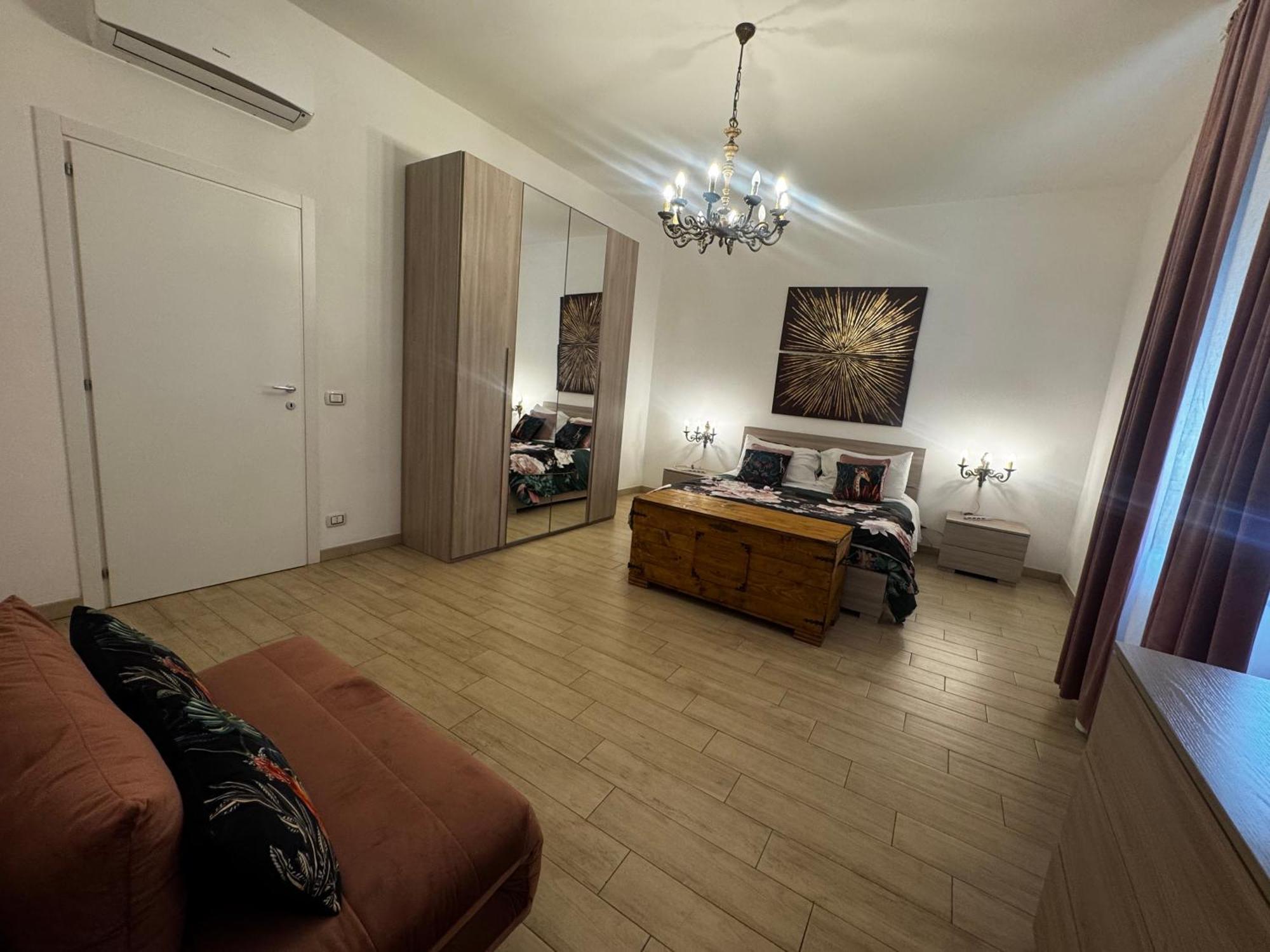 La Casa Di Sarah Aspetta Voi Apartment Napoli Bagian luar foto